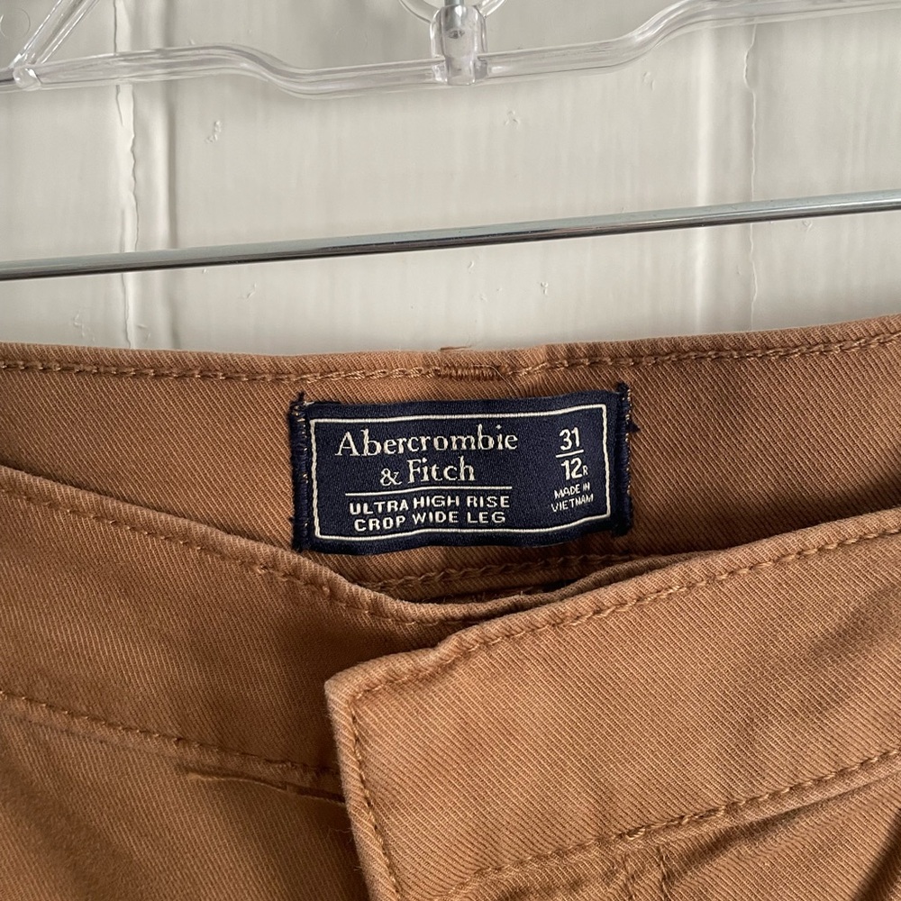 Abercrombie & Fitch Ultra High Rise Crop Wide Leg Chinos - Picture 3 of 5